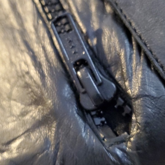 Motorcycle,‎  gauntlet leather gloves. Lined, snap together,  zipper pockets. - Picture 13 of 15